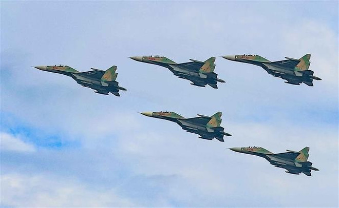 Les chasseurs Su-30MK2, fierté et pilier de la défense aérienne populaire vietnamienne (Photo : VNA) 4.jpg