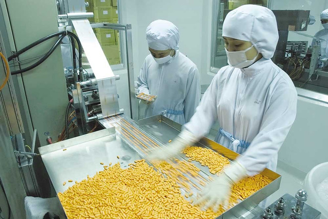 Production pharmaceutique dans une usine au Vietnam. (Photo : VNA) 2-5553.jpg