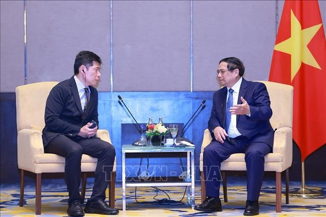 Le Premier ministre vietnamien reçoit Anthony Tan, PDG et cofondateur de Grab. Photo : VNA 2-2524.jpg