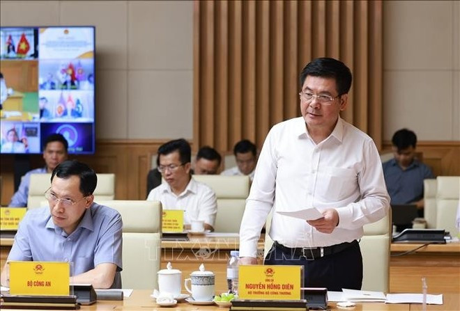 Le ministre de l'Industrie et du Commerce, Nguyen Hong Dien, s'exprime lors de l'événement (Photo : VNA) 2-7967.jpg