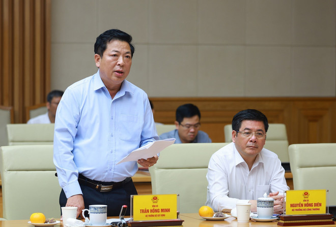 Le ministre de la Construction Tran Hong Minh lors de la coonférence. Photo : VNA 2-9050.jpg