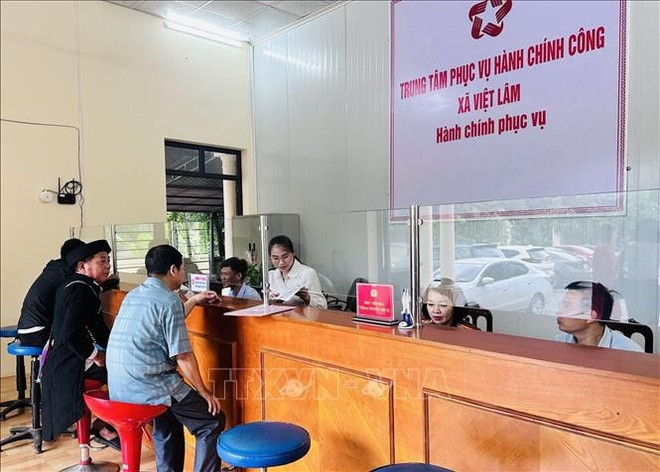 Le centre administratif de la commune de Viet Lam (Tuyen Quang) était animé le premier jour ouvrable. Photo : VNA 3.jpg