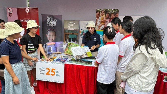 Activités culturelles et artistiques, expositions et échanges communautaires au festival. Photo htv.com.vn 2-6899.jpg
