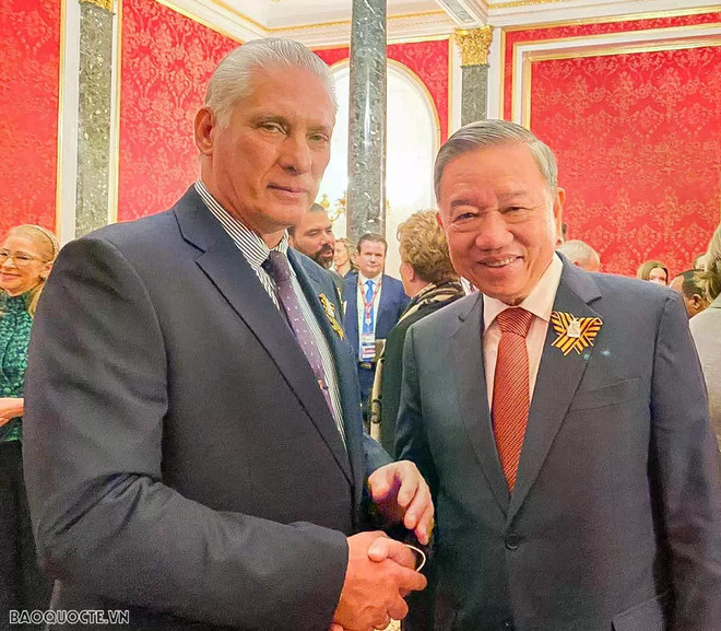 Le président cubain Miguel Díaz-Canel et le secrétaire général Tô Lâm. Photo : baoquocte.vn 2-5547.jpg