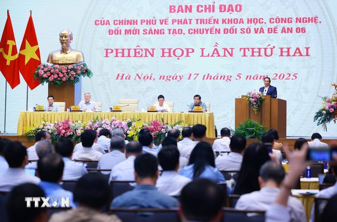 Le Premier ministre Pham Minh Chinh prononce le discours d'ouverture de la deuxiÚme réunion du Comité directeur du gouvernement sur le développement scientifique et technologique, l'innovation, la transformation numérique et le projet 06 (Photo : VNA) 1-5264.jpg