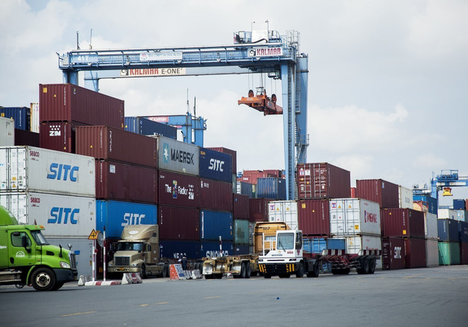 Le chiffre d'affaires total des importations et des exportations de marchandises au cours des deux derniers mois a atteint 127,07 milliards de dollars, en hausse de 12% par rapport à la même période. (Photo : Vietnam+) 3-9960.jpg