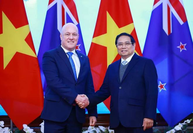 Le Premier ministre Pham Minh Chinh (doite) et lon homologue néo-zélandais Christopher Luxon. Photo : VNA 2-5276.jpg