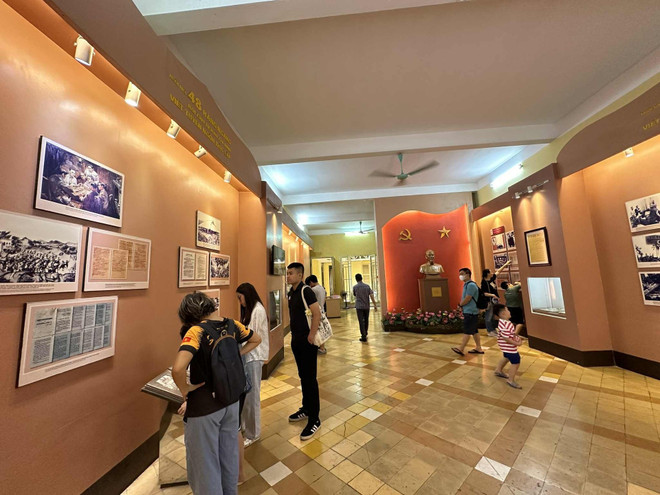 Maison historique au 48, rue Hàng Ngang. 1-3640.jpg