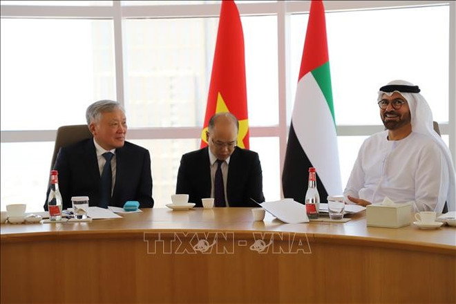 Lors de e la rencontre avec le ministre des Affaires du Cabinet, Mohammed Bin Abdullah Al Gergawi. Photo : VNA 2-8451.jpg