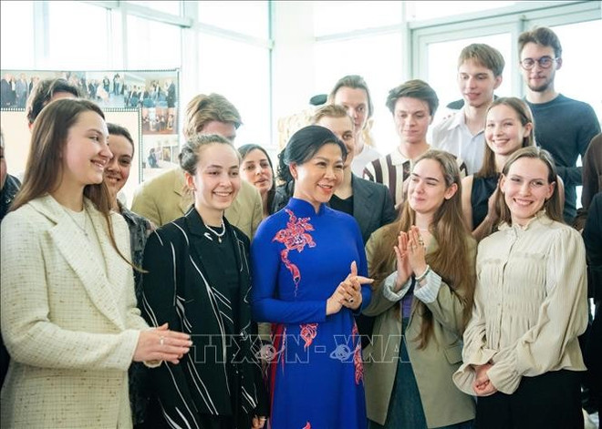 Madame Ngo Phuong Ly visite l'Institut national russe de cinématographie S.A. Guerassimov. Photo : VNA 2.jpg
