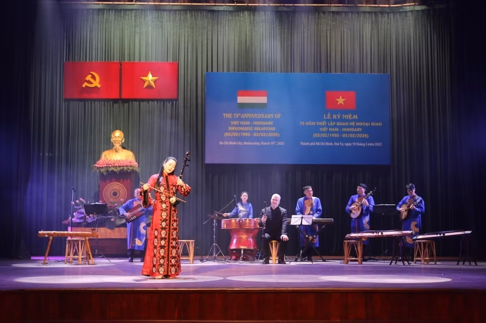 vna-potal-thanh-pho-ho-chi-minh-ky-niem-75-nam-thiet-lap-quan-he-ngoai-giao-viet-nam-hungary-7921346.jpg