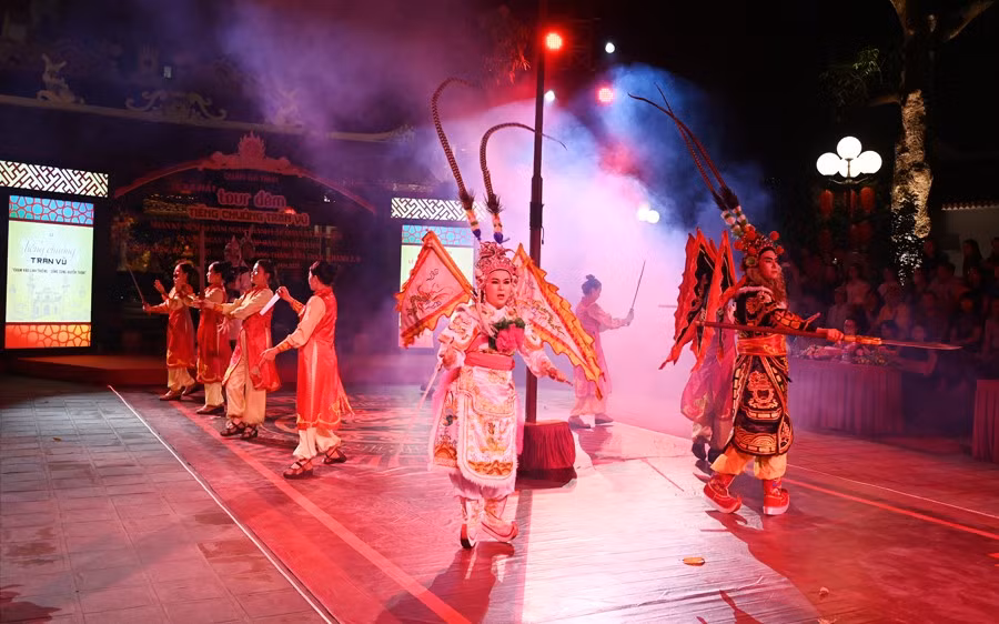 285ra-mat-tour-dem-tieng-chuong-tran-vu-2.jpg