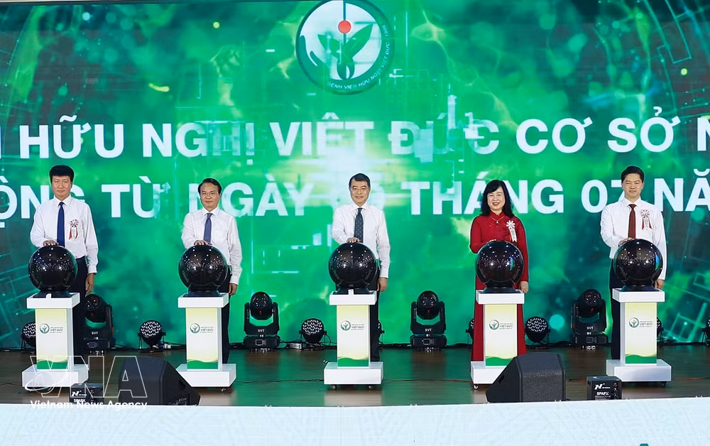 vnanet-vna-potal-thu-tuong-du-le-khai-truong-benh-vien-huu-nghi-viet-duc-co-so-ninh-binh-8877060.jpg