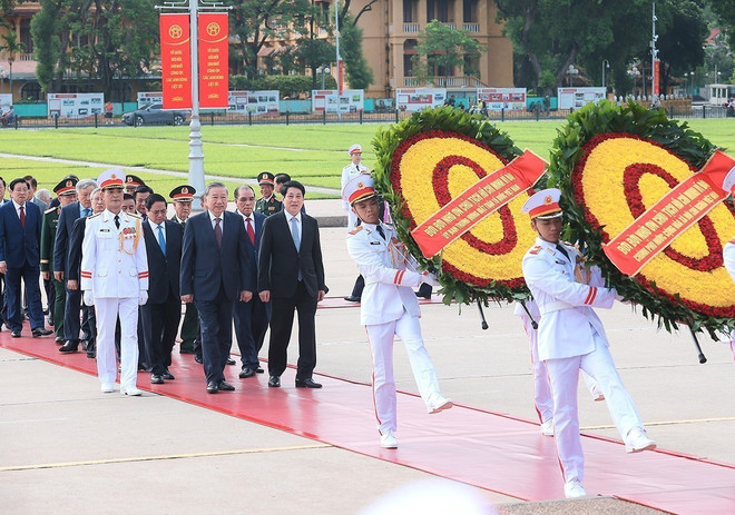 Photo : VNA vna-potal-lanh-dao-dang-nha-nuoc-vao-lang-vieng-chu-tich-ho-chi-minh-nhan-ky-niem-78-nam-ngay-thuong-binh-liet-si-8168117.jpg