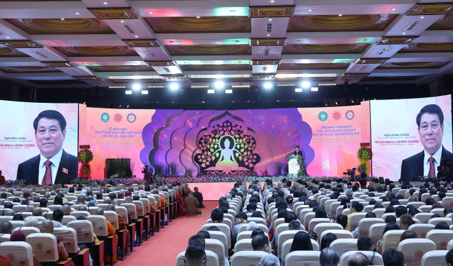 Le président Luong Cuong prend la parole lors de l'ouverture du Vesak. Photo : VNA luong-cuong.jpg