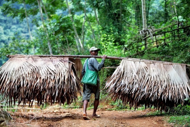 Afin de protéger la biodiversité, les habitants locaux ne récoltent que des produits séchés de la forêt pour leur subsistance. Photo : vietnam.vnanet.vn pu-luong2.jpg