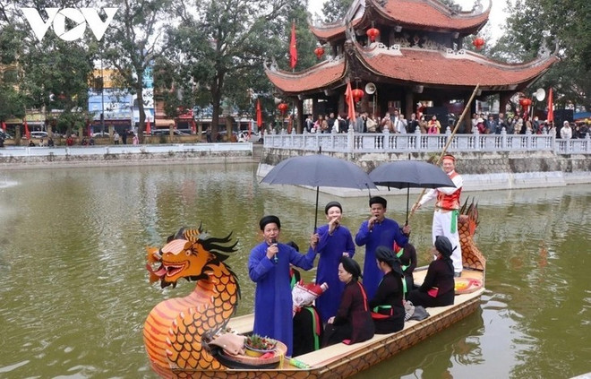 Des chanteurs de quan ho au festival de Lim. Photo: VOV 1-7542.jpg