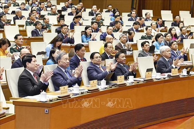 Le secrétaire général du Parti To Lam (2 à gauche) et les dirigeants à l'ouverture de la 10e session de la 15e législature de l’Assemblée nationale. Photo : VNA khai-mac-2.jpg