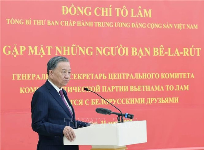 Le secrétaire général du Comité central du Parti communiste du Vietnam To Lam prend la parole lors de la rencontre avec l'Association biélorusse pour l'amitié et les échanges culturels avec les pays étrangers, l'Association d'amitié Biélorussie-Vietnam et d'anciens experts biélorusses ayant aidé le Vietnam. phat-bieu.jpg
