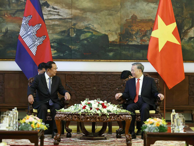 Le secrétaire général du PCV To Lam (droite) et le président du PPC, Hun Sen. Photo : VNA b6500903-3980-4c12-ab86-2d7a9d82dc5d.jpg