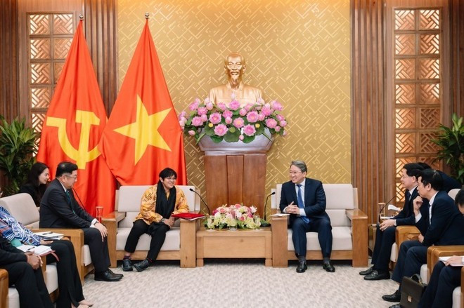 La ministre malaisienne du Droit et de la Réforme institutionnelle, Mme YB Dato' Sri Azalina Othman Said et le ministre vietnamien de la Justice Nguyen Hai Ninh. Photo : Vietnam+ 3.jpg