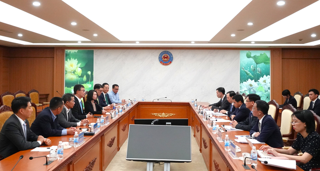 La rencontre entre le ministre vietnamien des Finances, Nguyên Văn Thang et la délégation d'entreprises sud-coréennes. Photo : VNA su-kien.png