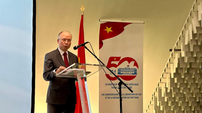 L'ambassadeur du Vietnam en France Dinh Toan Thang, prend la parole lors de la cérémonie. Photo : VNA mthang.jpg