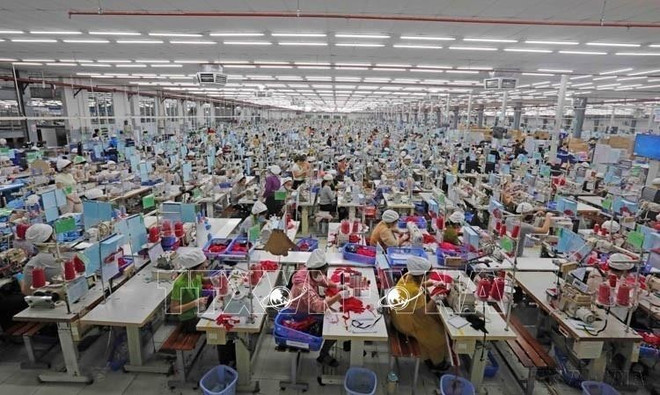 La société SCAVI Hue, financée entièrement par le groupe Financière B’Lao (France), est spécialisée dans la fabrication de vêtements, de sous-vêtements, de vêtements de sport, de protection, etc. Elle s'implante dans la zone industrielle de Phong Dien, district de Phong Dien, province de Thua Thien Hue. Photo : VNA france-3.jpg