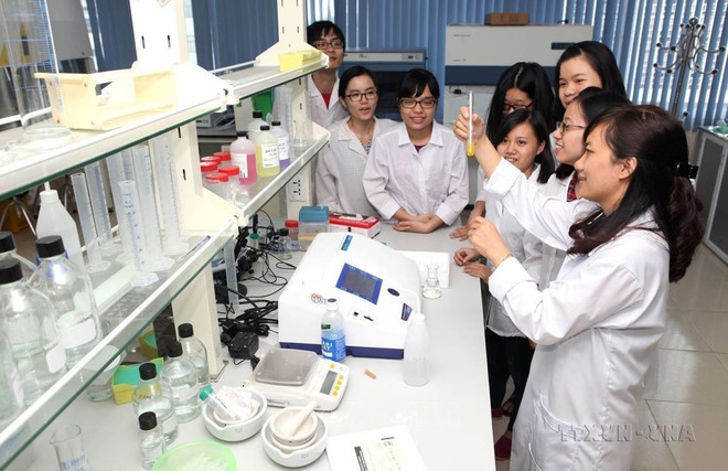 En octobre 2010, l’Université des sciences et technologies de Hanoï (également connue sous le nom d’Université Vietnam-France), financée par la France, ouvre sa première formation. Elle est l’une des quatre universités vietnamiennes à répondre aux normes internationales. Photo : VNA france-2.jpg