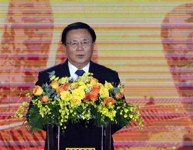 Le professeur Dr. Nguyen Xuan Thang, directeur de l'Académie nationale de politique Ho Chi Minh, président du Conseil théorique central, prend la parole lors de l'événement. Photo : VNA vna-potal-khai-mac-lien-hoan-phim-chau-a-da-nang-lan-thu-ba-nam-2025-8121529.jpg