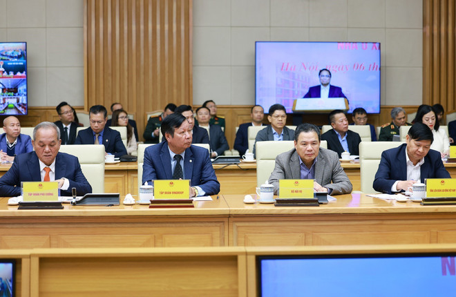 La Conférence nationale en ligne sur le règlement des difficultés et des obstacles et la promotion du développement de logements sociaux. Photo : VNA hn.jpg