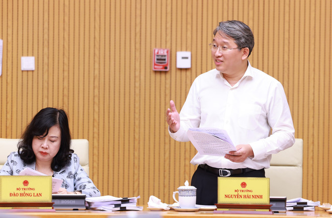 Le ministre de la Justice Nguyen Hai Ninh prend la parole lors de la réunion. Photo : VNA chinh-2-3953.jpg