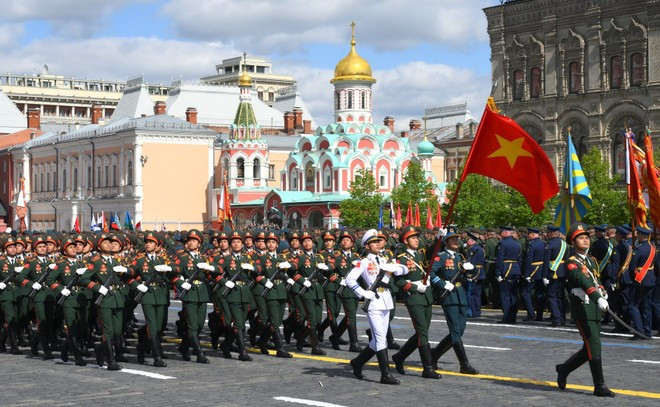 Des soldats vietnamien sur la place Rouge à Moscou. Photo : VNA dieu-binh.jpg