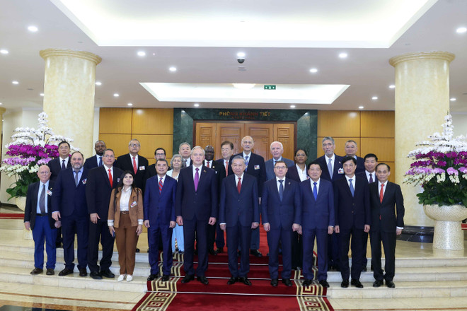 Le secrétaire général du Parti communiste du Vietnam Tô Lâm, a reçu, le 1er septembre à Hanoï, une délégation de dirigeants et représentants de Partis politiques venus d’Asie, d’Europe, d’Amérique et d’Afrique venus pour la Fête nationale. Photo : VNA parti.jpg
