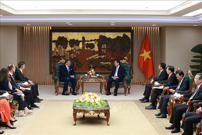 Le vice-Premier ministre Bui Thanh Son, au nom du Premier ministre, a reçu le 26 septembre à Hanoï, Maros Sefcovic, commissaire européen au Commerce et à la Sécurité économique de l’Union européenne (UE), en visite de travail au Vietnam. Photo : VNA son-2.jpg