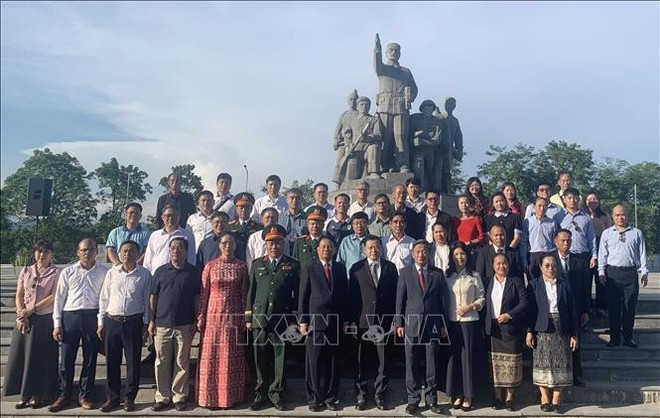 Mémorial de l’Alliance de combat Laos-Vietnam. Photo : VNA tuong-dai.jpg