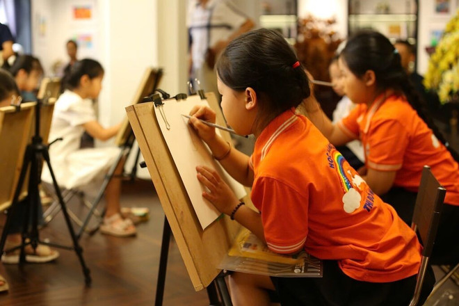 Sports, musique, peinture... ces activités extrascolaires éloignent les enfants des écrans, stimulant leur créativité. Photo : VNA/CVN societe-2.jpg