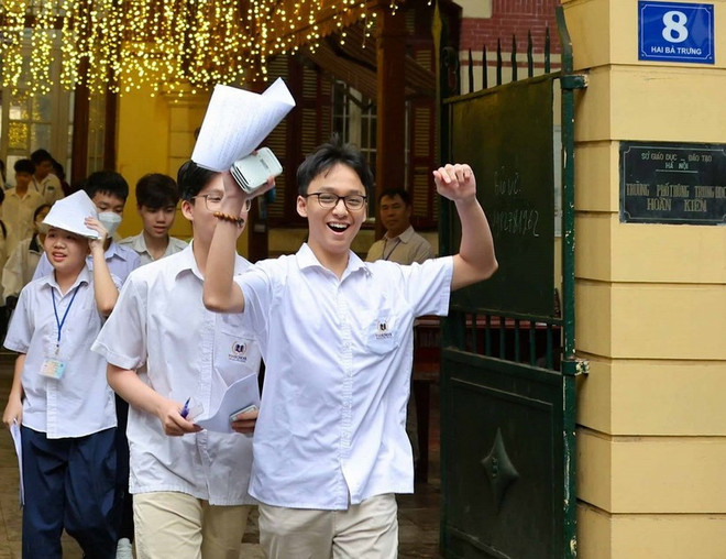 À partir de l'année scolaire 2025-2026, les élèves de tout le pays seront exemptés des frais de scolarité. Photo : VNA hoc-sinh.jpg