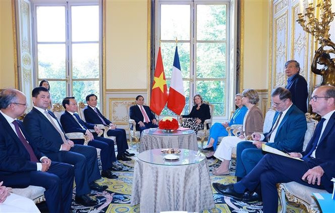 Le Premier ministre Pham Minh Chinh rencontre la présidente de l'Assemblée nationale française Yaël Braun-Pivet à Paris. Photo : VNA france-2.jpg
