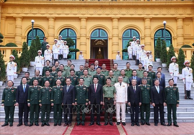 Le président Luong Cuong et les délégués participant à la cérémonie. Photo : VNA general-2.jpg