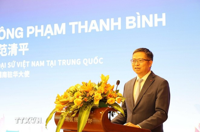 L’ambassadeur Pham Thanh Binh prend la parole lors du Forum de promotion du tourisme et de l’investissement Vietnam-Chine Photo : VNA tq-2.jpg