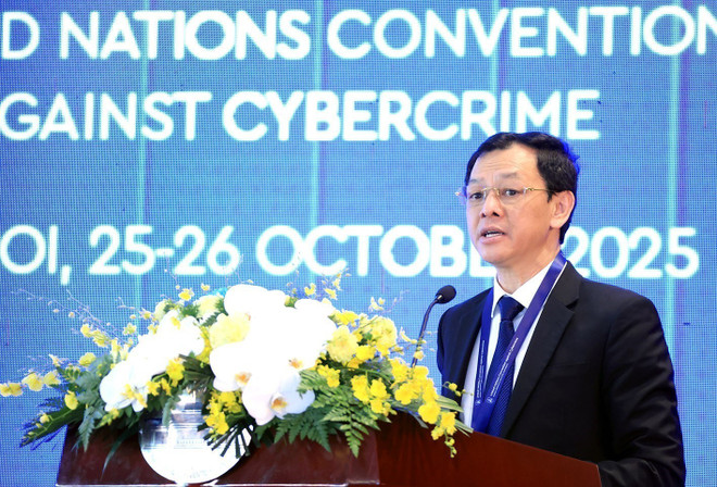Le vice-ministre de la Santé, Nguyen Tri Thuc, prend la parole. Photo : VNA debat-2.jpg