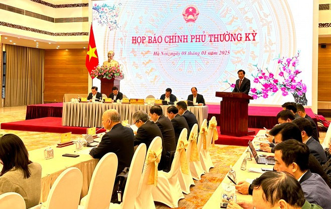 Une conférence de presse périodique régulier du gouvernment. VietnamPlus 2.jpg