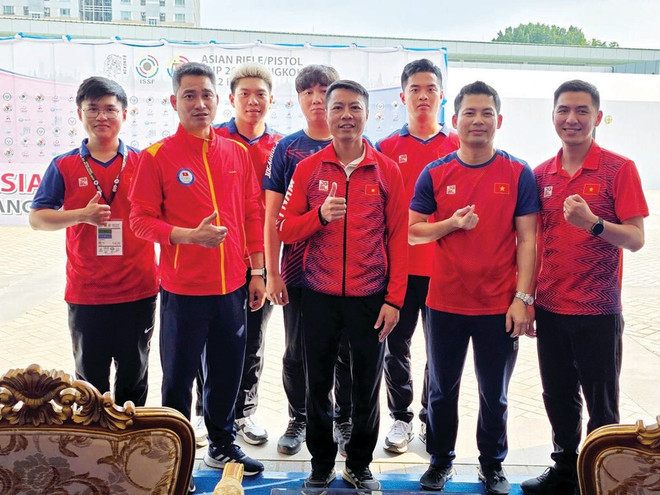 L’équipe masculine vietnamienne à la Coupe d’Asie de tir à la carabine/pistolet 2025. Photo : CTV/CVN 3.jpg