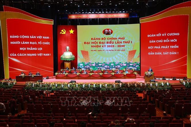 Ce samedi matin, 12 octobre, au Centre national des conférences de Mỹ Đình (Hanoï), s’est ouverte la séance préparatoire du 1er Congrès du Parti du gouvernement pour le mandat 2025-2030. Photo : VNA pm-3.jpg