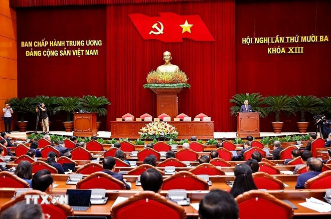 Lors du 13á” PlĂ©num du Parti, le secrĂ©taire gĂ©nĂ©ral To Lam a soulignĂ© que le modĂšle dâadministration locale Ă deux niveaux opĂ©rait dĂ©sormais sans heurts, avec des services publics continuellement amĂ©liorĂ©s dans une approche centrĂ©e sur les citoyens et les entreprises. Photo : VNA 2.jpg