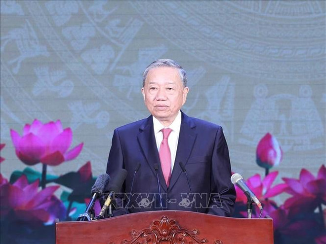 Le secrétaire général du Comité central du Parti communiste du Vietnam To Lam à la cérémonie de création officielle de la nouvelle ville élargie de Ho Chi Minh-Ville. Photo : VNA tl-2.jpg