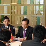 Le ministre des Affaires étrangères, Le Hoai Trung lors de la rencontre. Photo : VNA