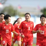 L’équipe féminine de football du Vietnam a battu l’Indonésie 5-0 en demi-finale des 33èmes Jeux d’Asie du Sud-Est. (Photo : VNA)