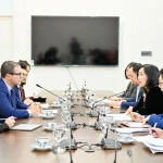 Lors de l'entretien. Photo : VNA